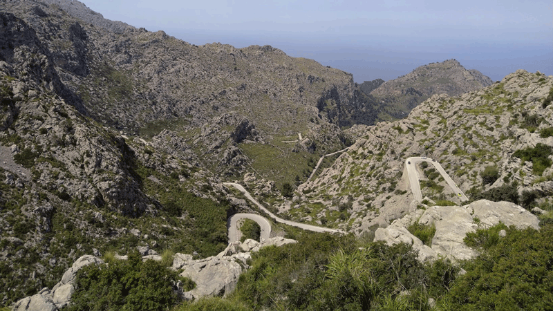 Spare gewicht beim Radfahren am Berg