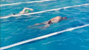 Technikübung - Schwimmen auf der Seite